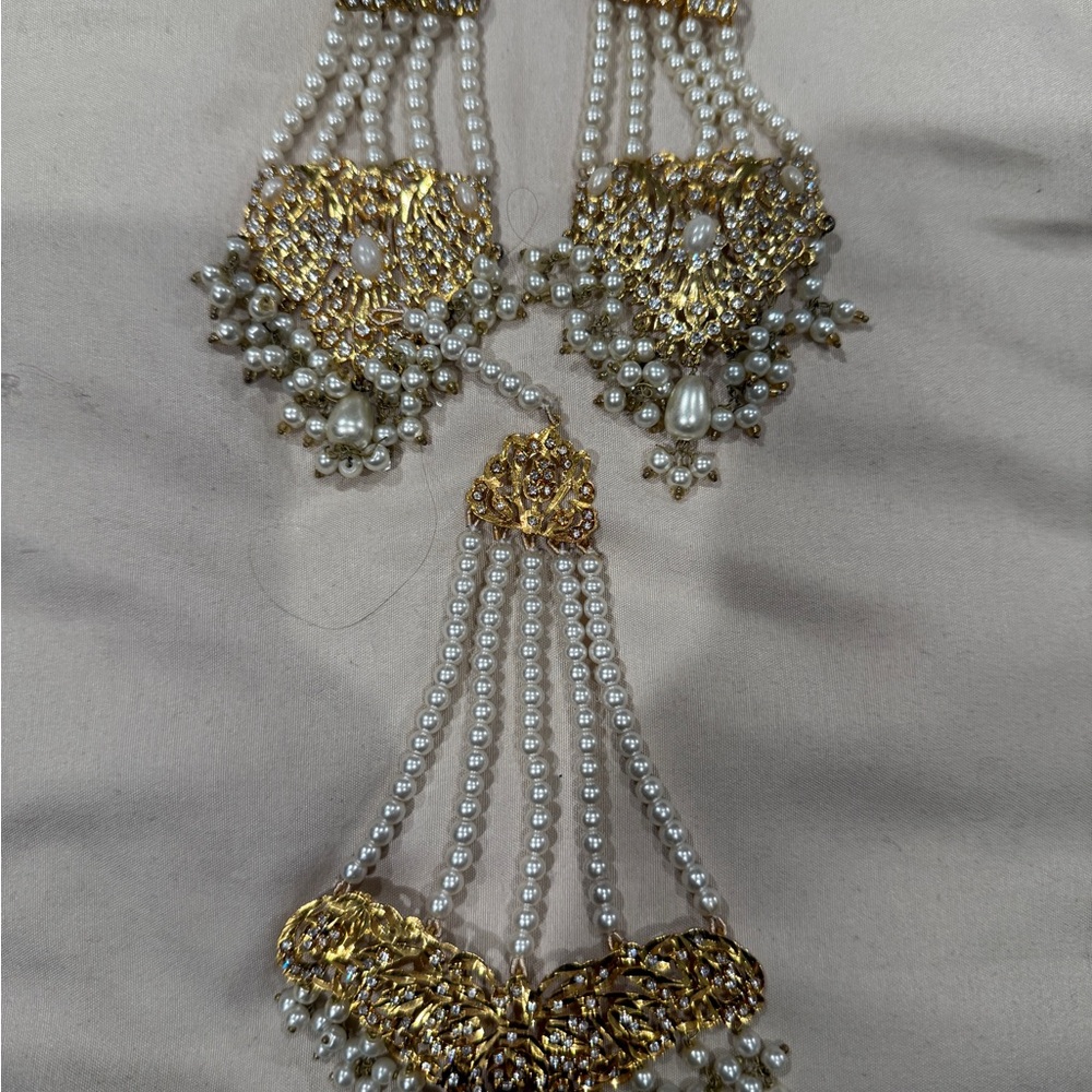 Source Unknown Gold and White Pearl Earrings